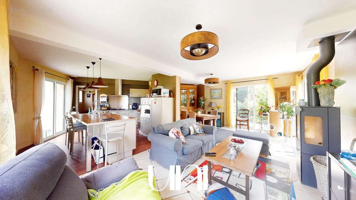 Maison 5 pièces de 148 avec double garage - MONCEAUX EN BESSIN - photo 2