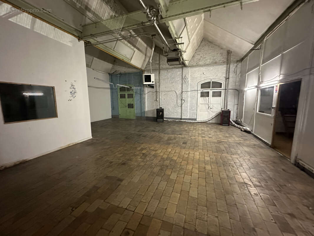 Local d'activité - 1450 m2 - Centre Ville - photo 3