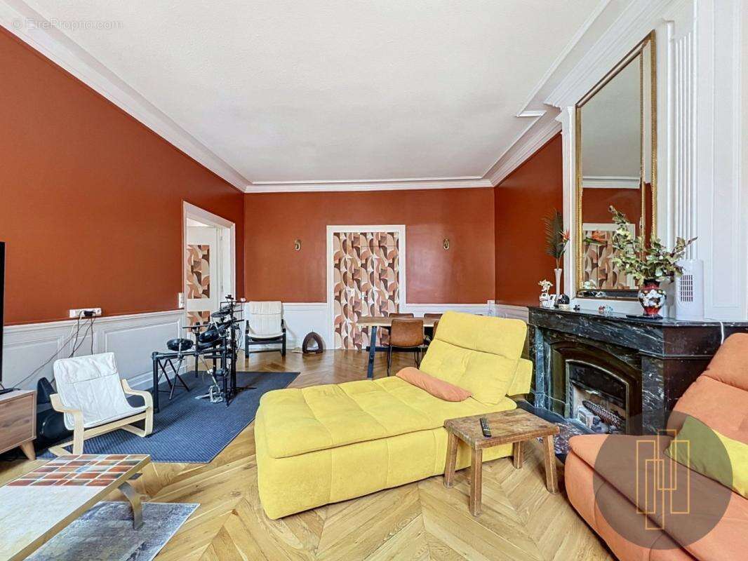 Exclusivité - Rue Nationale - Appartement de type 4  rénové de 108.83 m² - photo 5