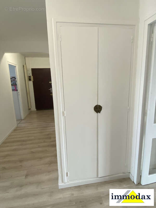 Placard couloir - Appartement à DAX