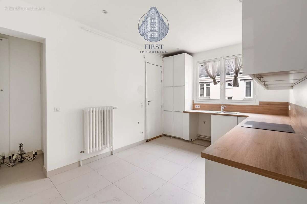 Appartement à PARIS-8E