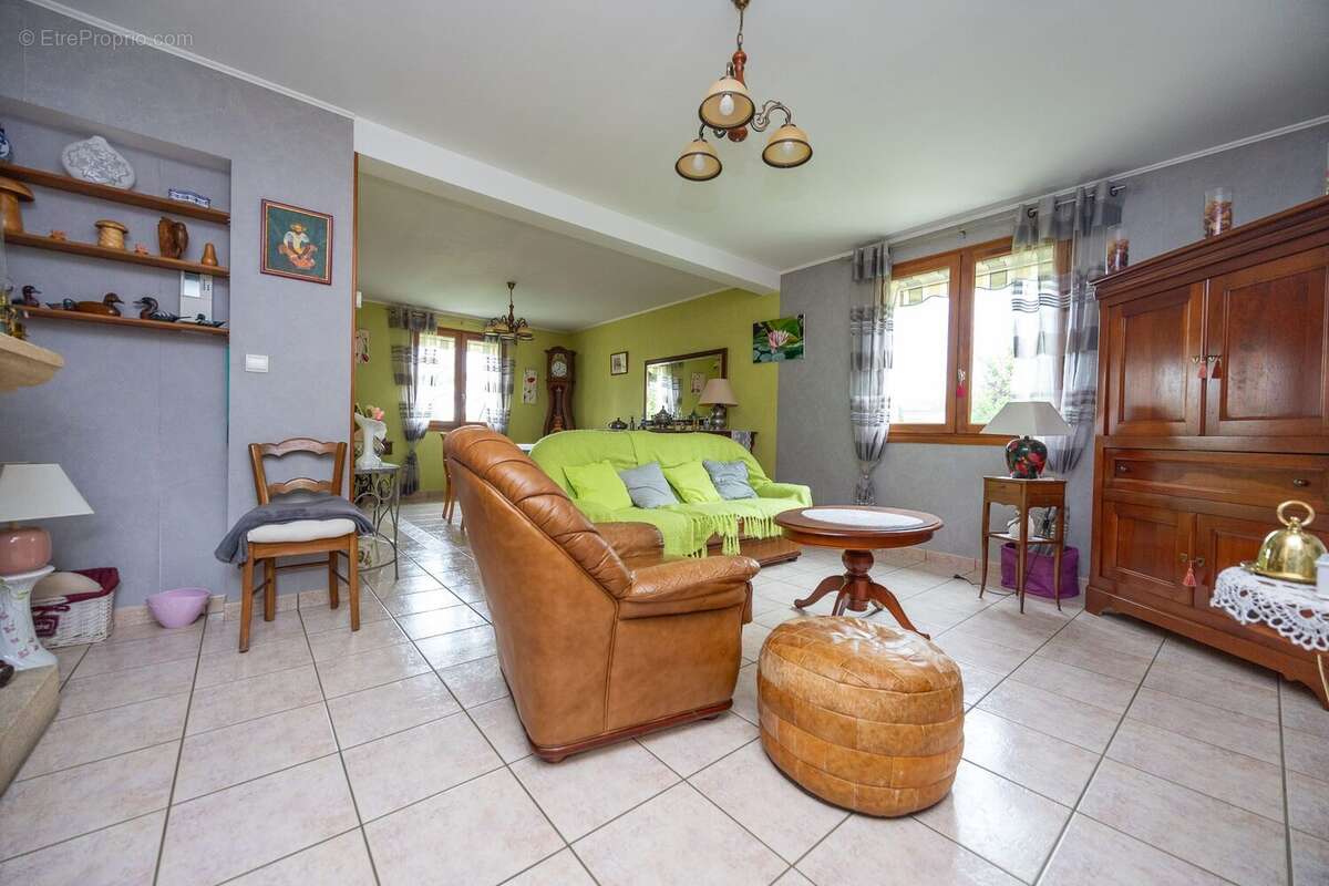 Maison 107 m² à Pleaux  - photo 5