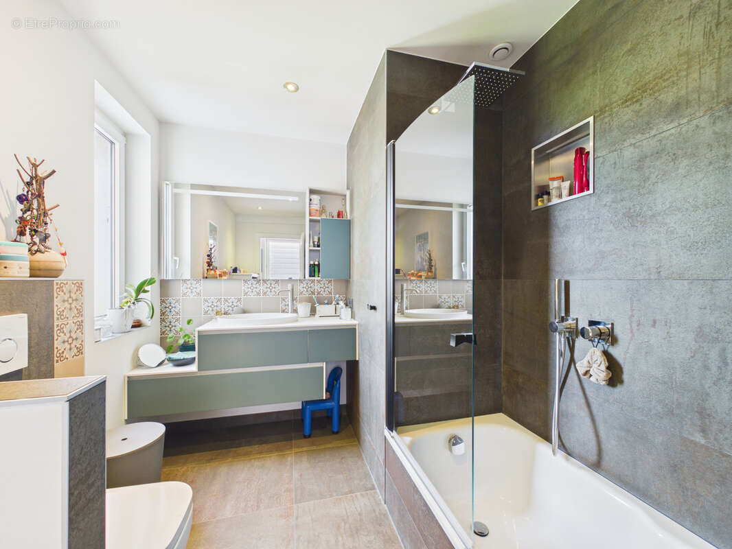 Maison familiale 7 pièces avec piscine à Pfastatt - photo 9