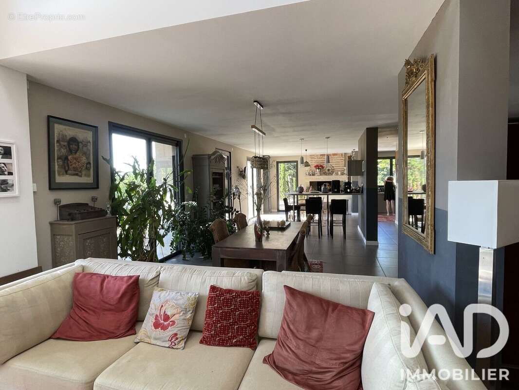 Maison 305 m² à Sigalens  - photo 5