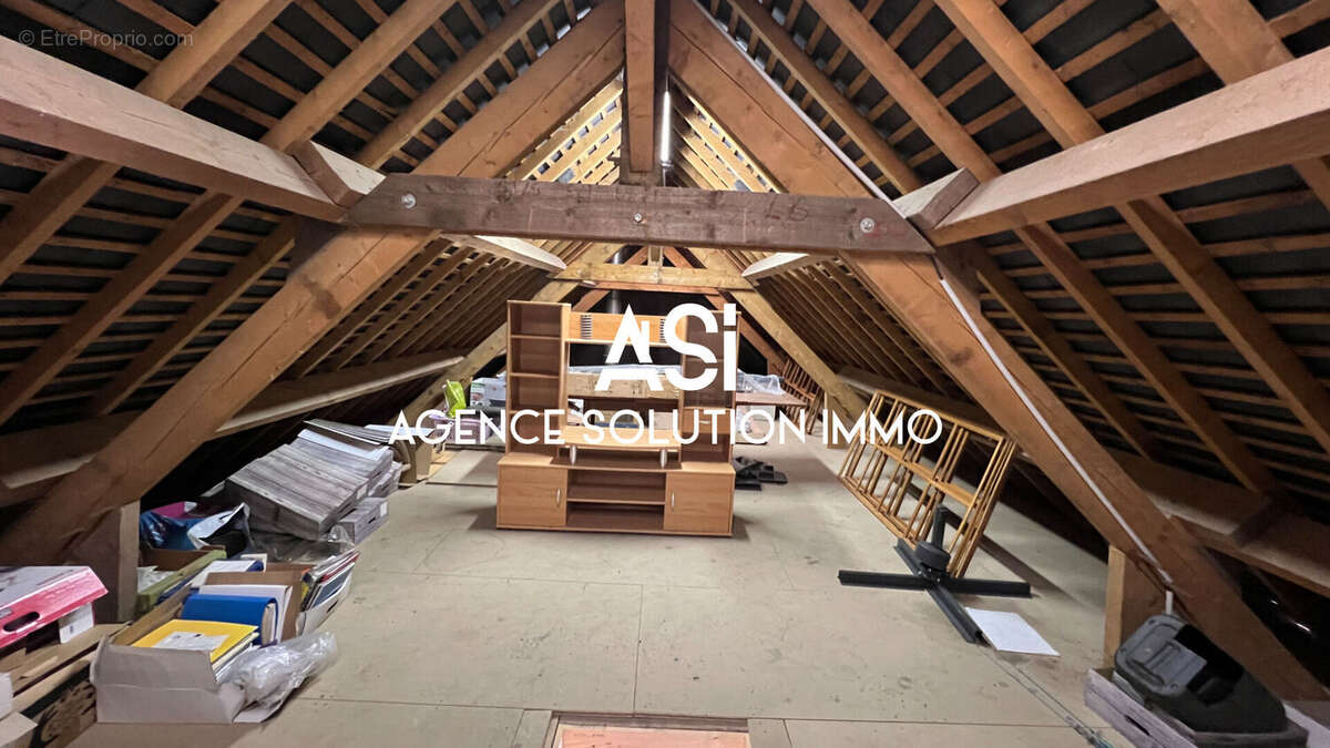 Maison à SAINTE-GEMMES-LE-ROBERT