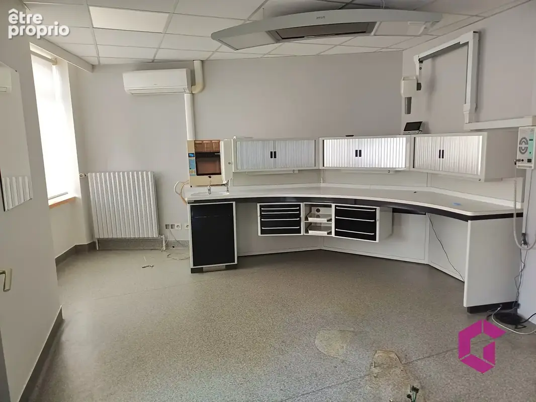 Local commercial en plein centre de Tence - photo 2