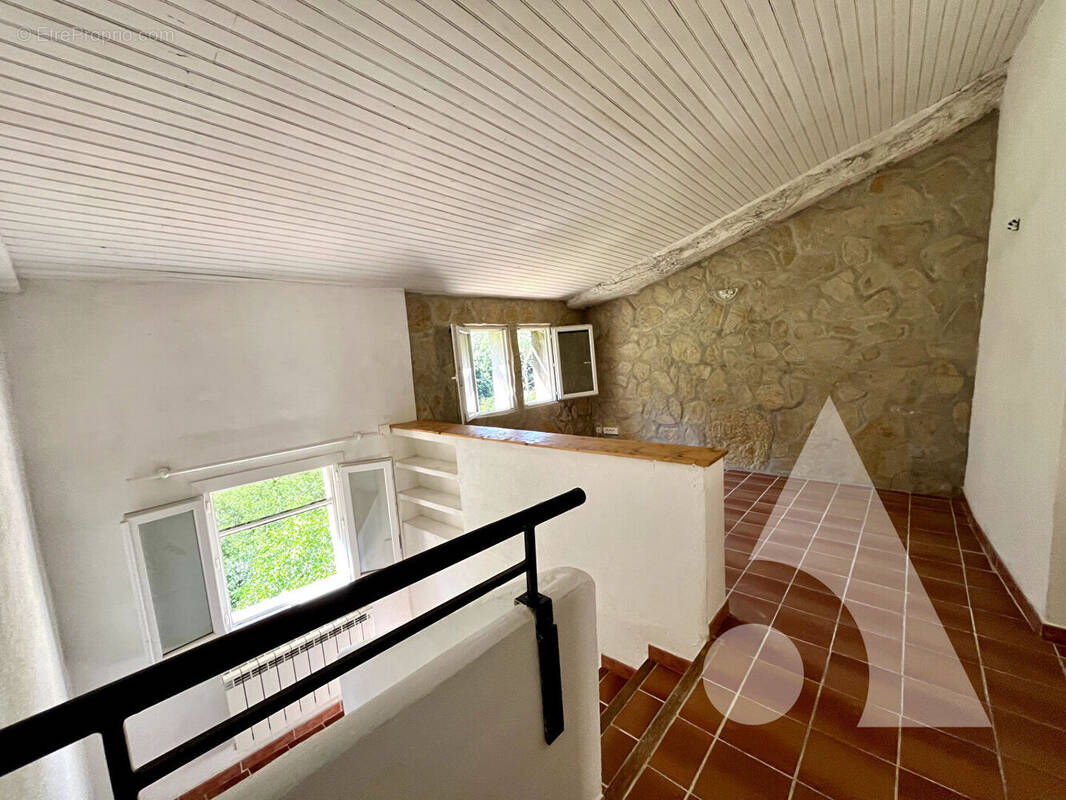 Appartement à ENTRECASTEAUX