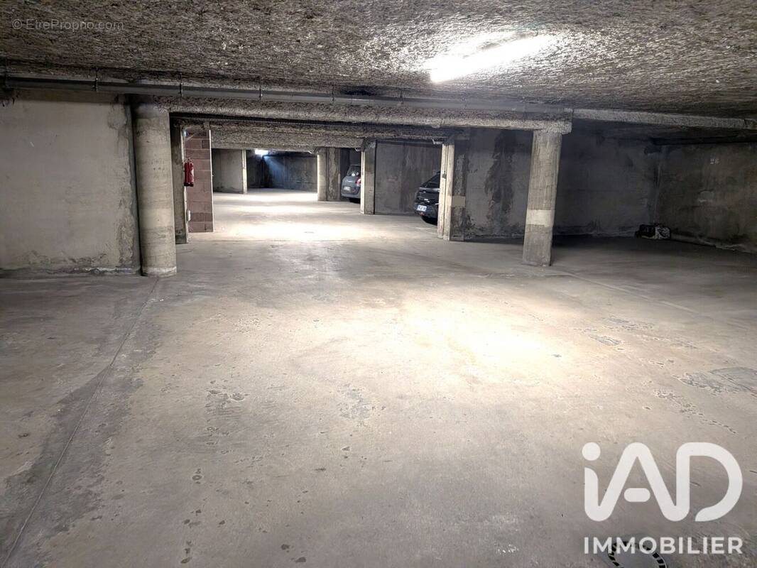 Photo 1 - Parking à AGEN