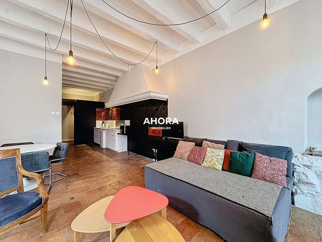 Appartement à MARSEILLE-1E