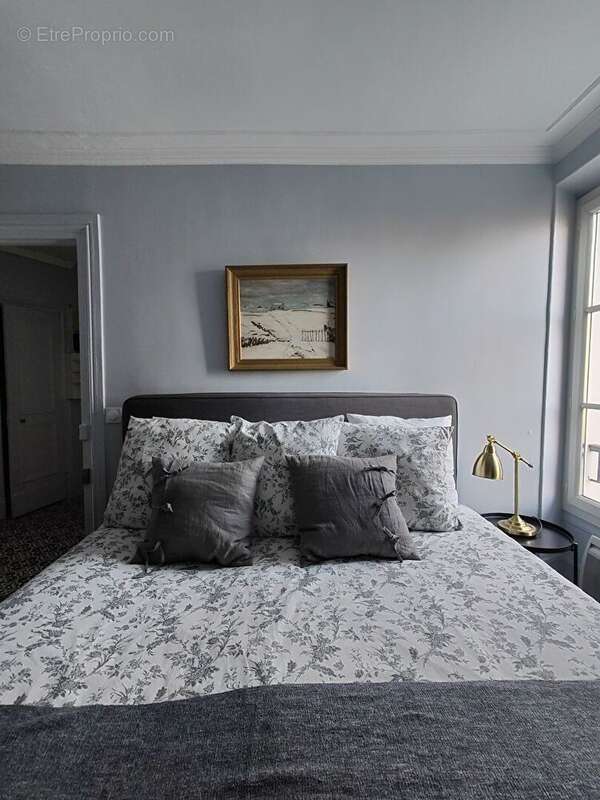 Appartement à PARIS-7E