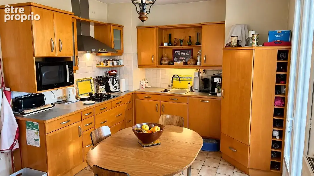 La fraîcheur d'un espace boisé, autour de cette maison offrant 200 m² de potentiel habitable grâce à un projet d'aménagement con - photo 2