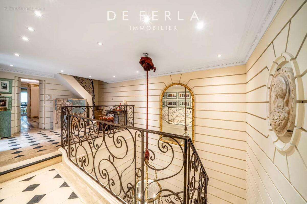 Appartement à PARIS-1E