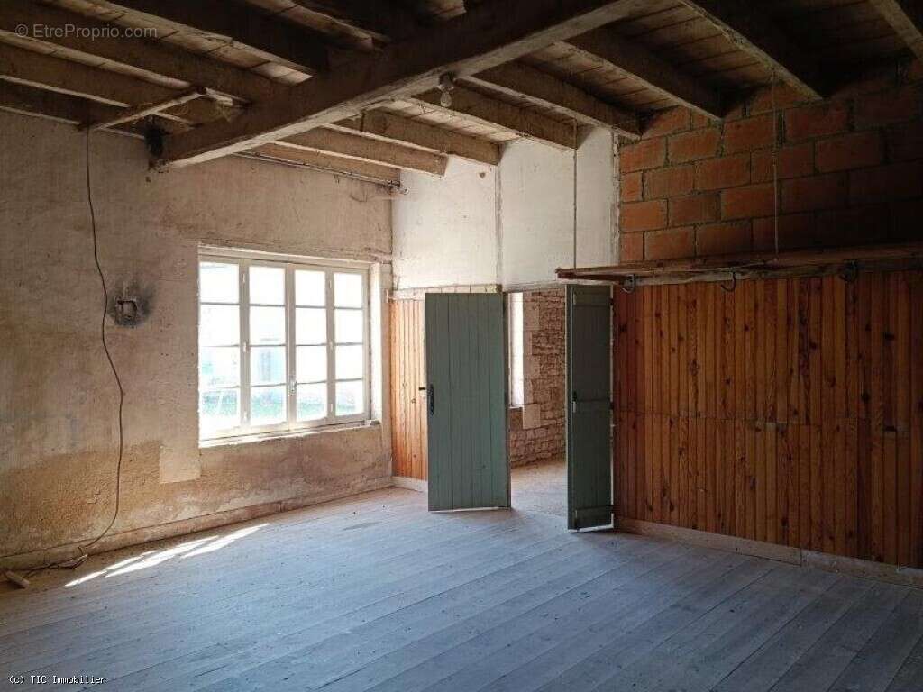 Maison à AUNAC