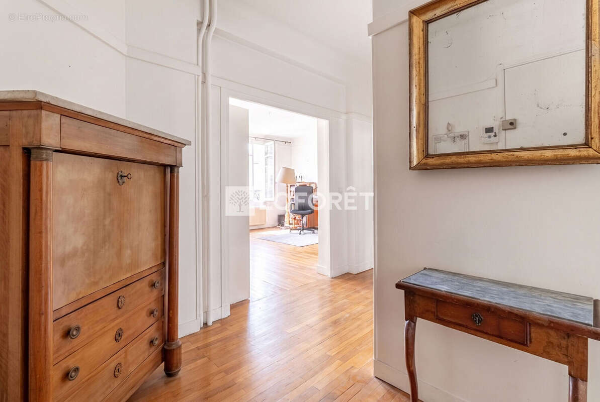 Etage eleve - traversant - balcon - vue degagee - profession liberale - photo 8