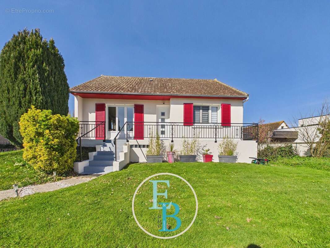 Maison à LE MESNIL-PATRY