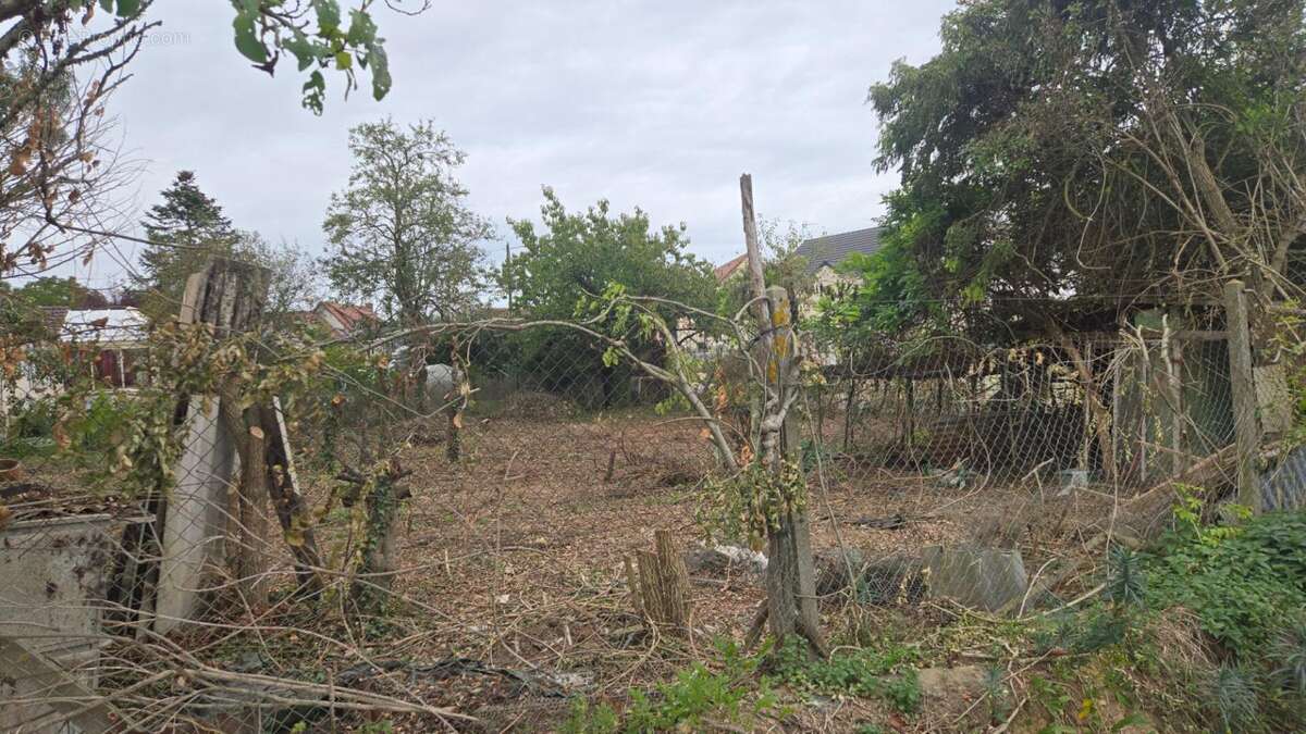28500-Terrain constructible de 460m2 - photo 8