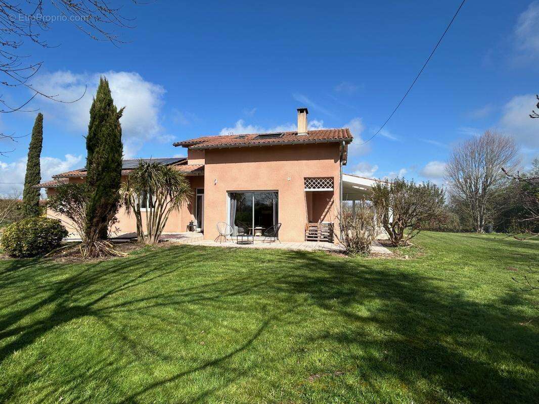 Maison à SAINT-ETIENNE-DE-TULMONT