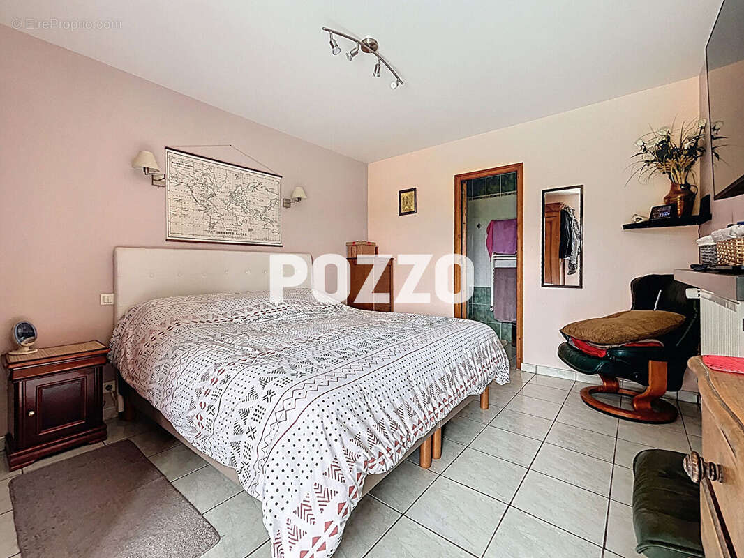 CHAMP DU BOULT - spacieuse maison au calme sur terrain de 7258 m² - photo 6