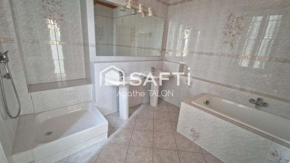 Maison 179 m² à Montceau-Les-Mines  - photo 9