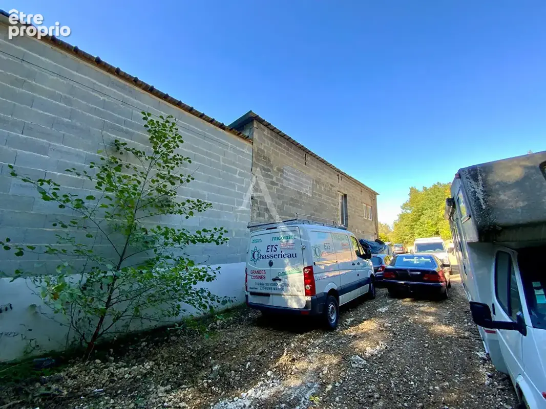 Local commercial Saintes 275 m2 - photo 10