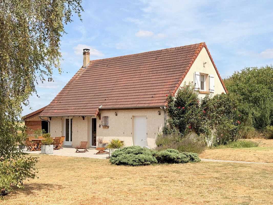 Maison à HOUDAN