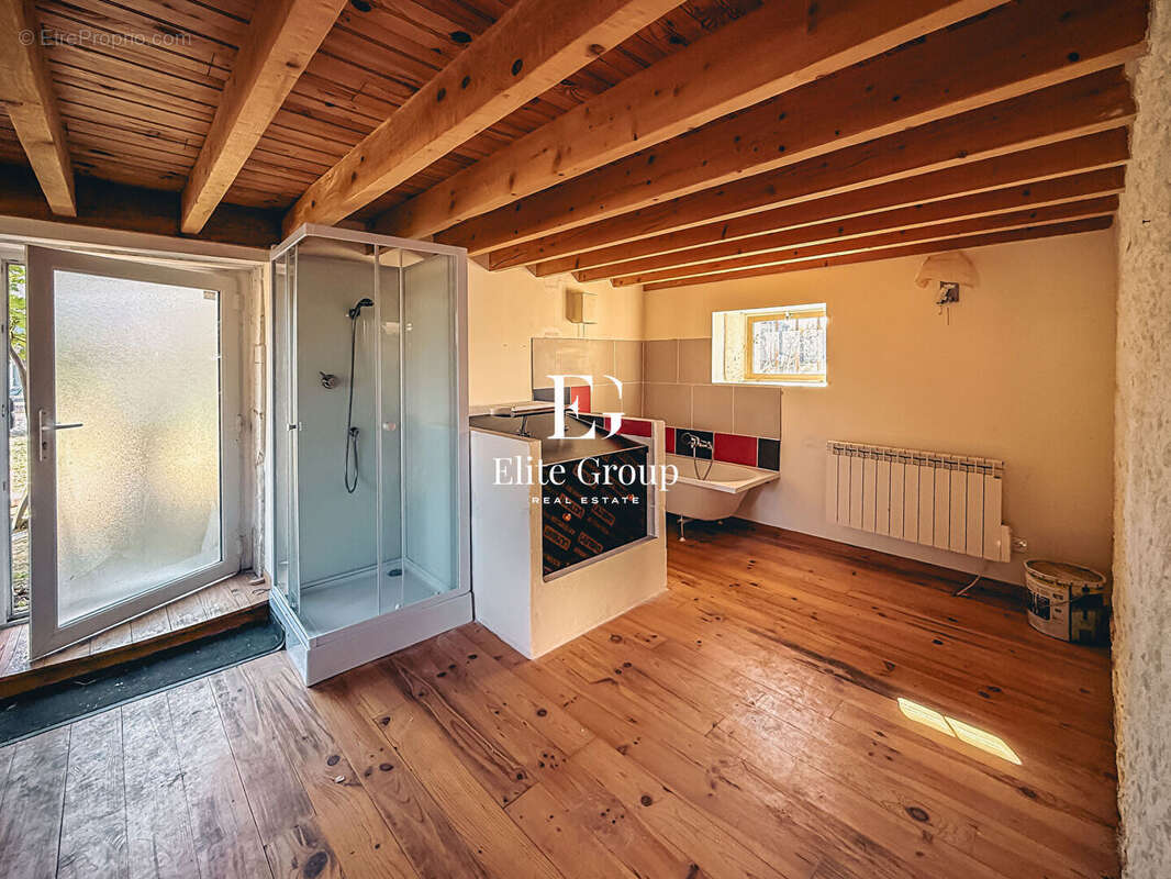 A vendre - grange a renover - genac-bignac - 300m2 - photo 15