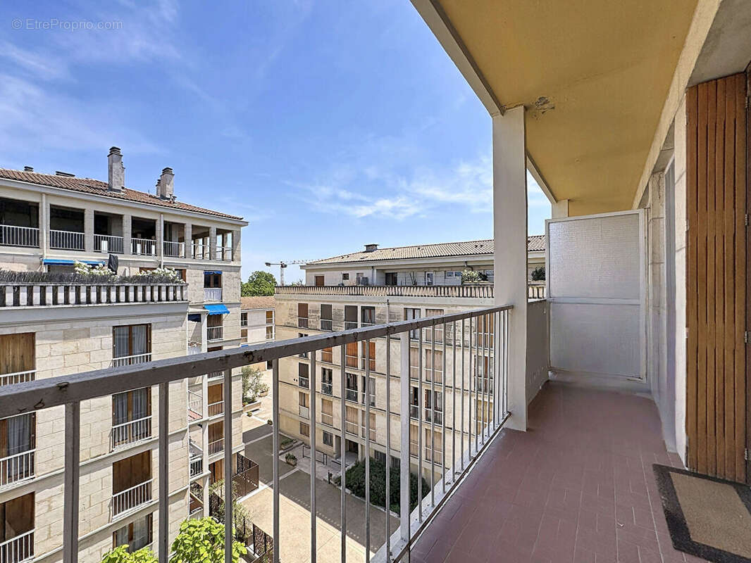 Intra-Muros T2 d'exception, terrasse panoramique garage et cave - photo 14