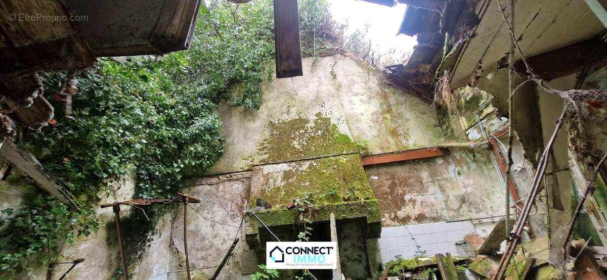 Maison à LE CLOITRE-SAINT-THEGONNEC