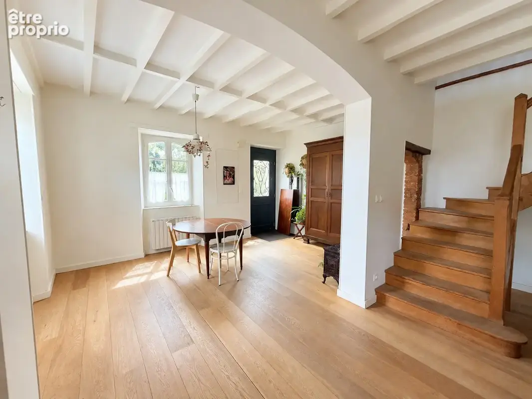 Maison de village atypique de 150 m2 avec jardin, garage et terrain constructible - photo 1
