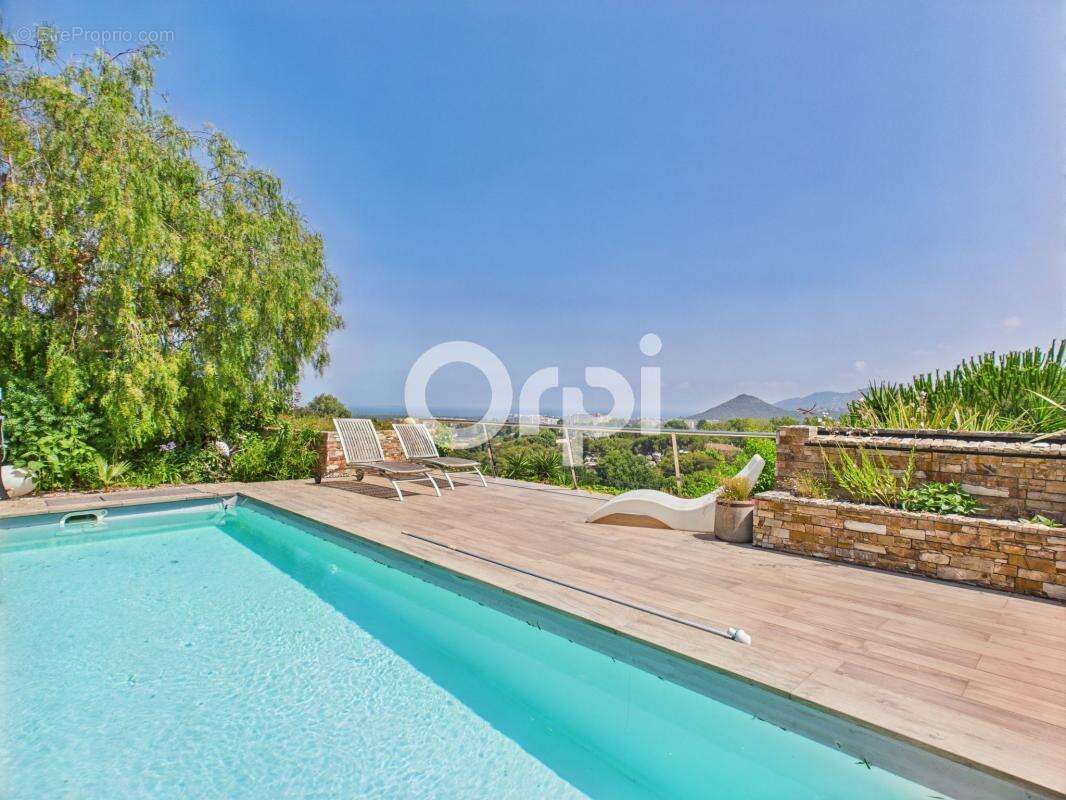 Vue mer et estérel - maison individuelle + studio + t2 - piscine - jardin - plein sud - photo 3