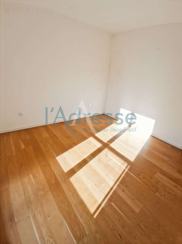 RUEIL-MALMAISON Plateau -belles prestations pour cet appartement S/O - photo 4