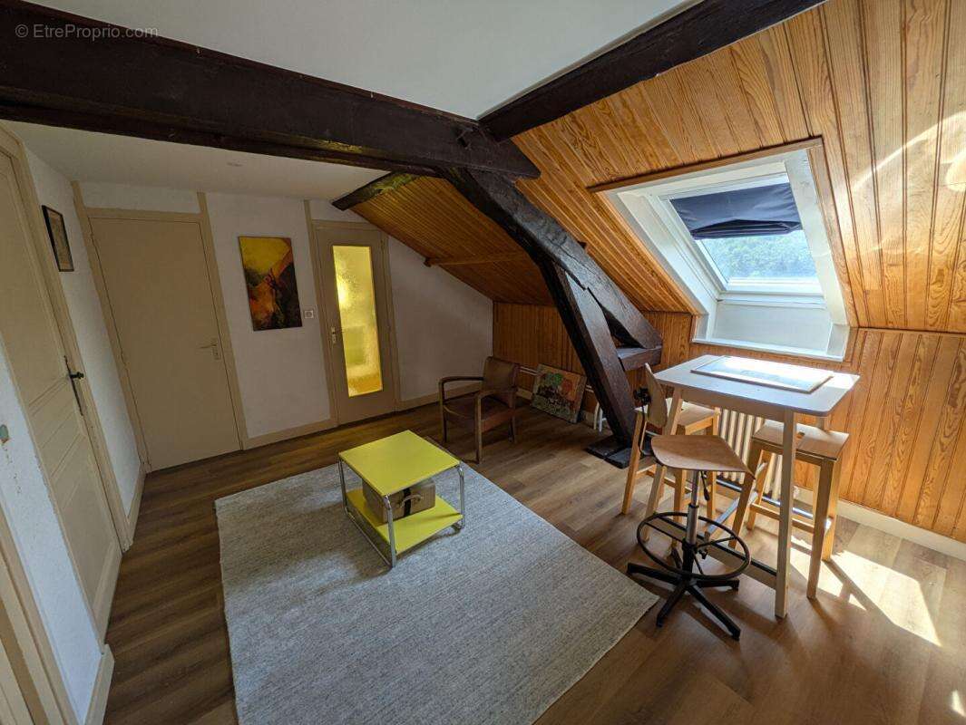 Maison à COMMELLE-VERNAY