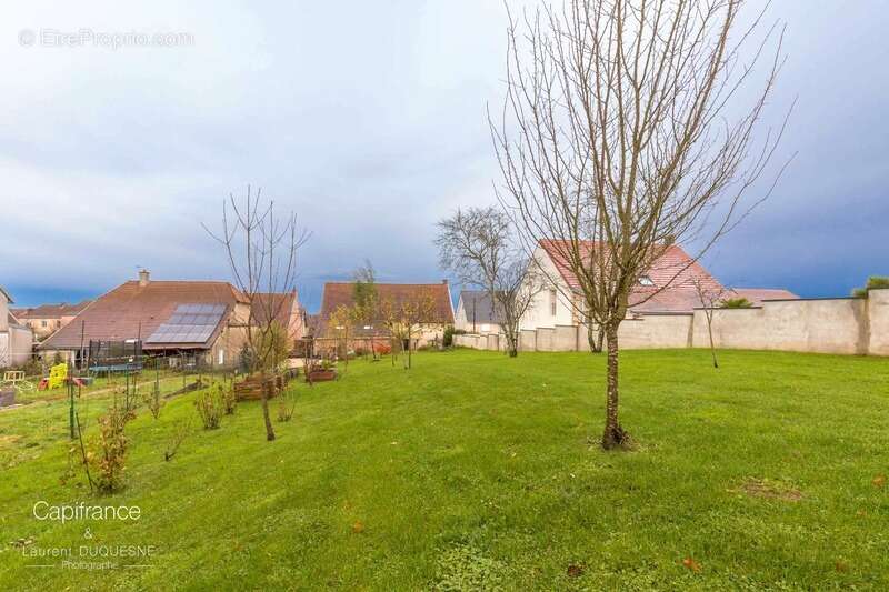 Maison à LAMARCHE-SUR-SAONE