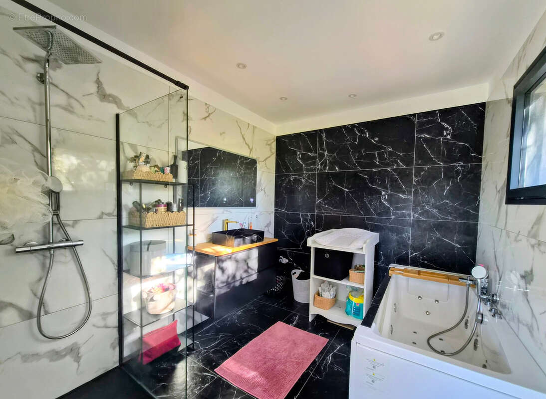 Maison à FLASSANS-SUR-ISSOLE