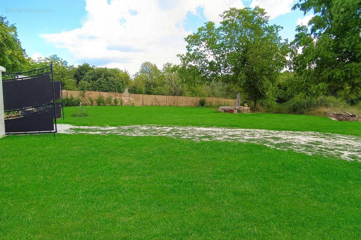 Maison à SAINT-JULIEN-DE-BOURDEILLES