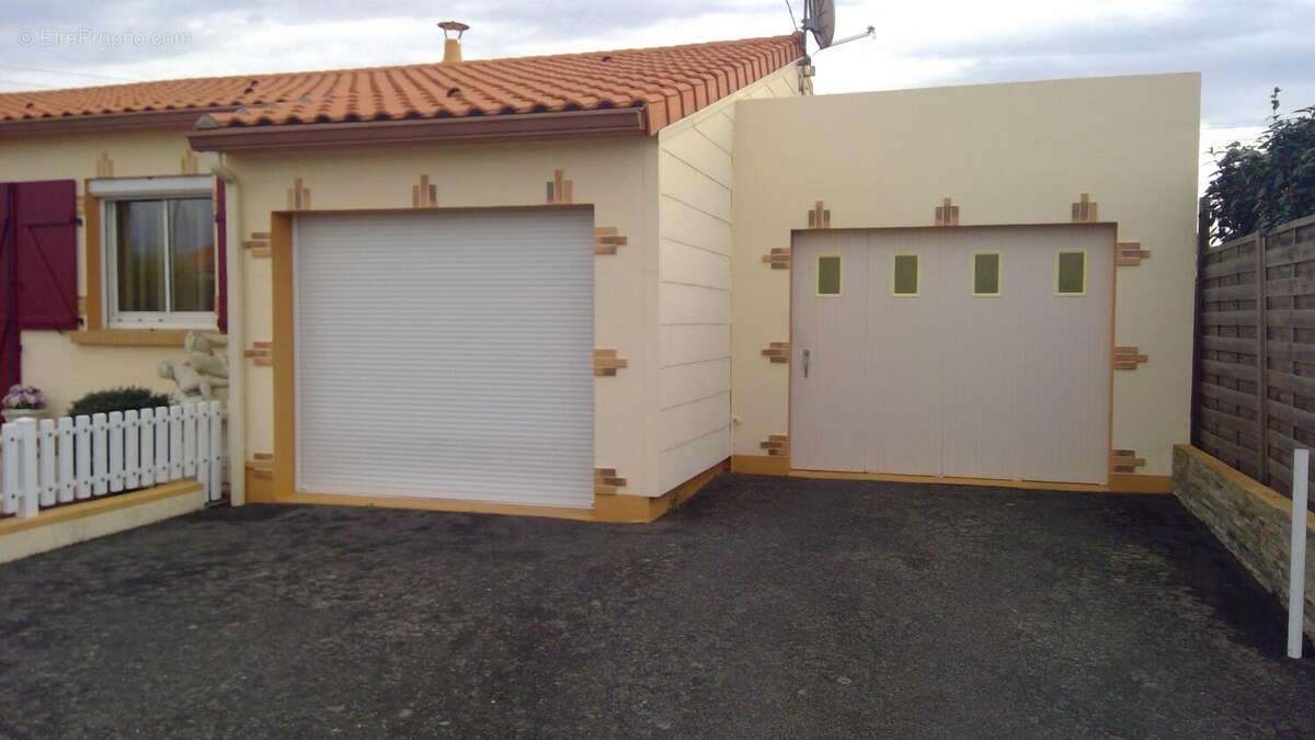 Photo 2 - Maison à SAINT-PIERRE-DES-ECHAUBROGNES