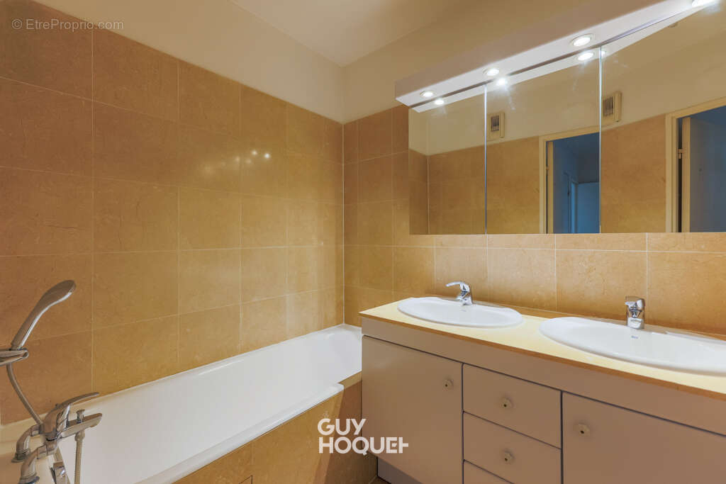 Appartement à ISSY-LES-MOULINEAUX