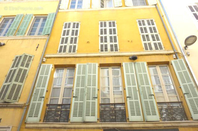 Appartement à MARSEILLE-1E