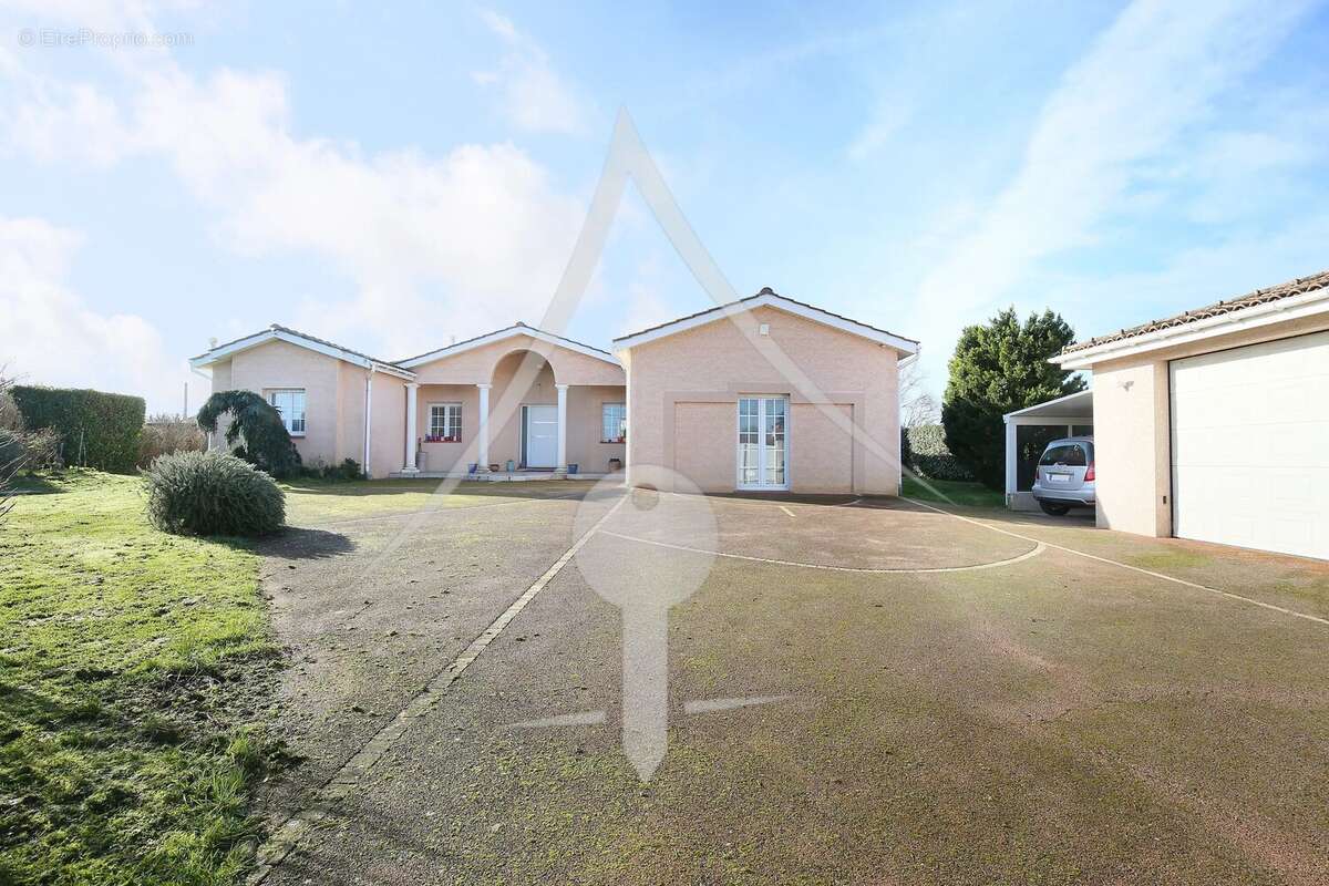 Maison à LAVERNOSE-LACASSE