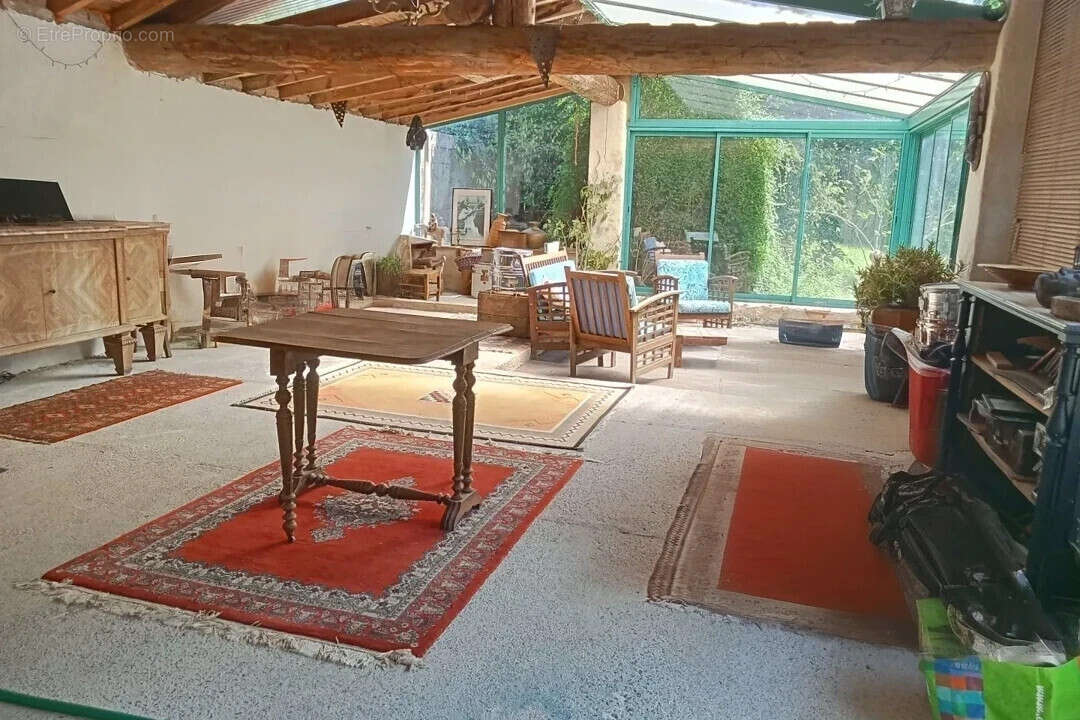 Grande maison de ville avec jardin arboré et puits. - photo 5