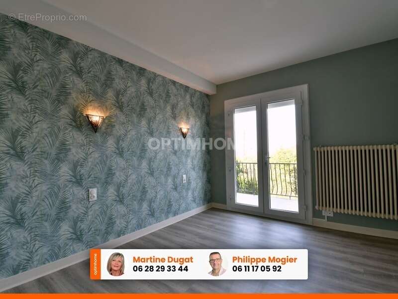 Maison à CREUZIER-LE-VIEUX