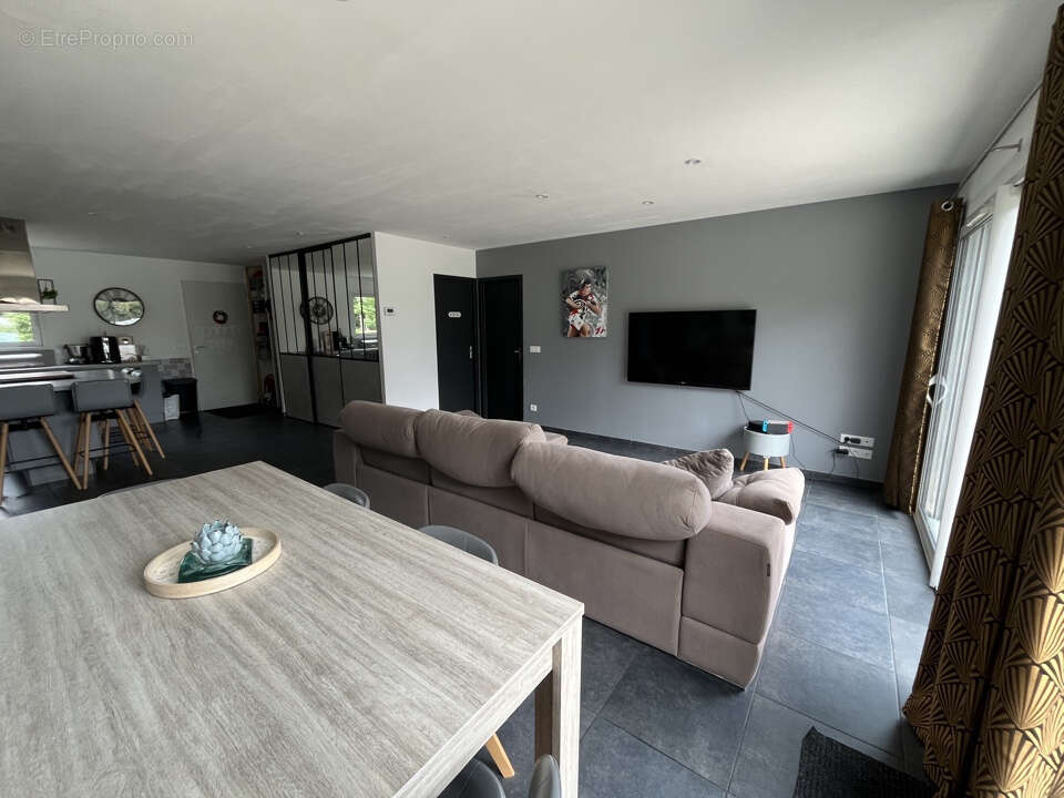 MAISON T5 de 118 M2 avec 1100 M2 de terrain (Normes RT 2012) - photo 4