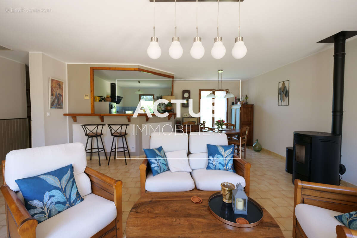 Maison 124 m² à Salon-De-Provence  - photo 4