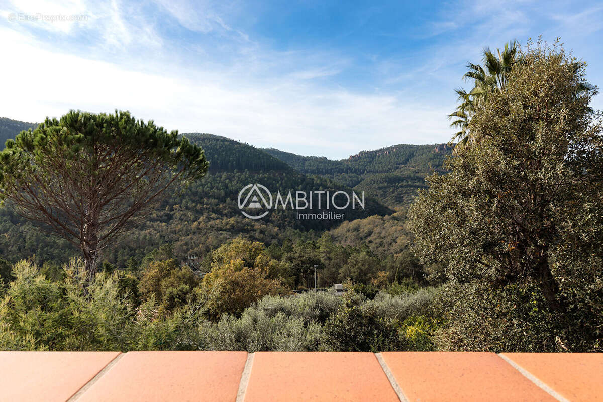 Maison à BAGNOLS-EN-FORET