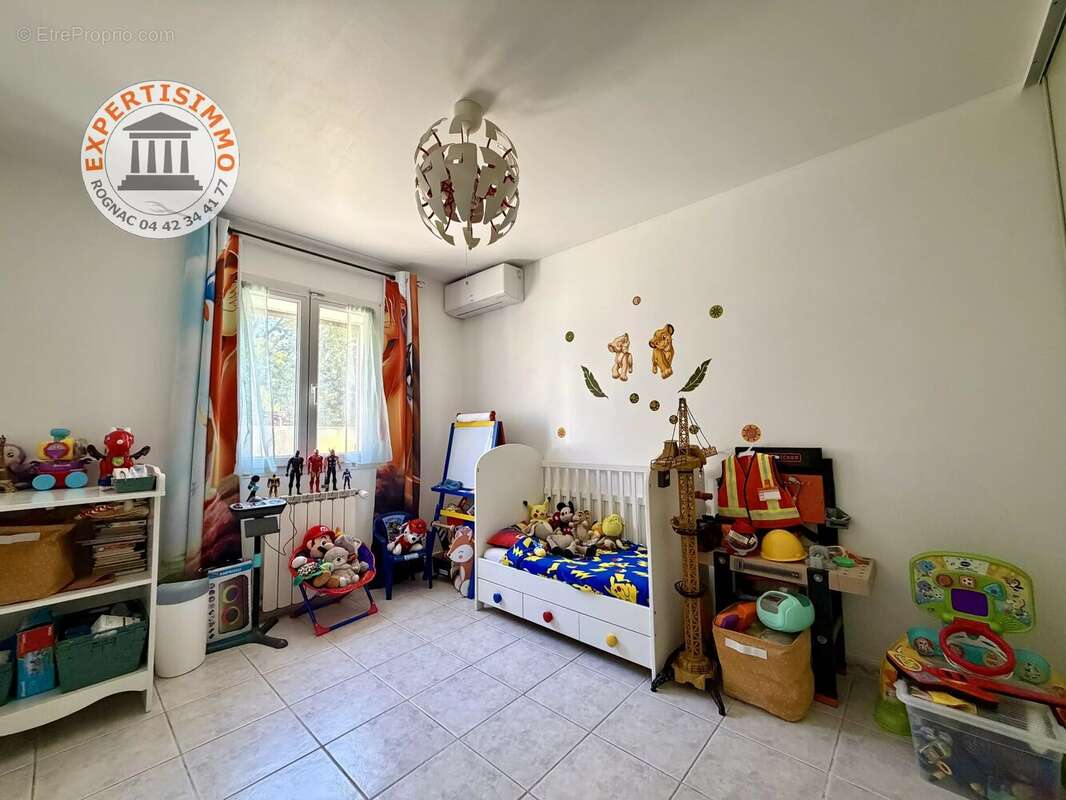 Saint esteve - plain-pied familial d'environ 150 m² – piscine – double garage – terrain de 682 m² - photo 13