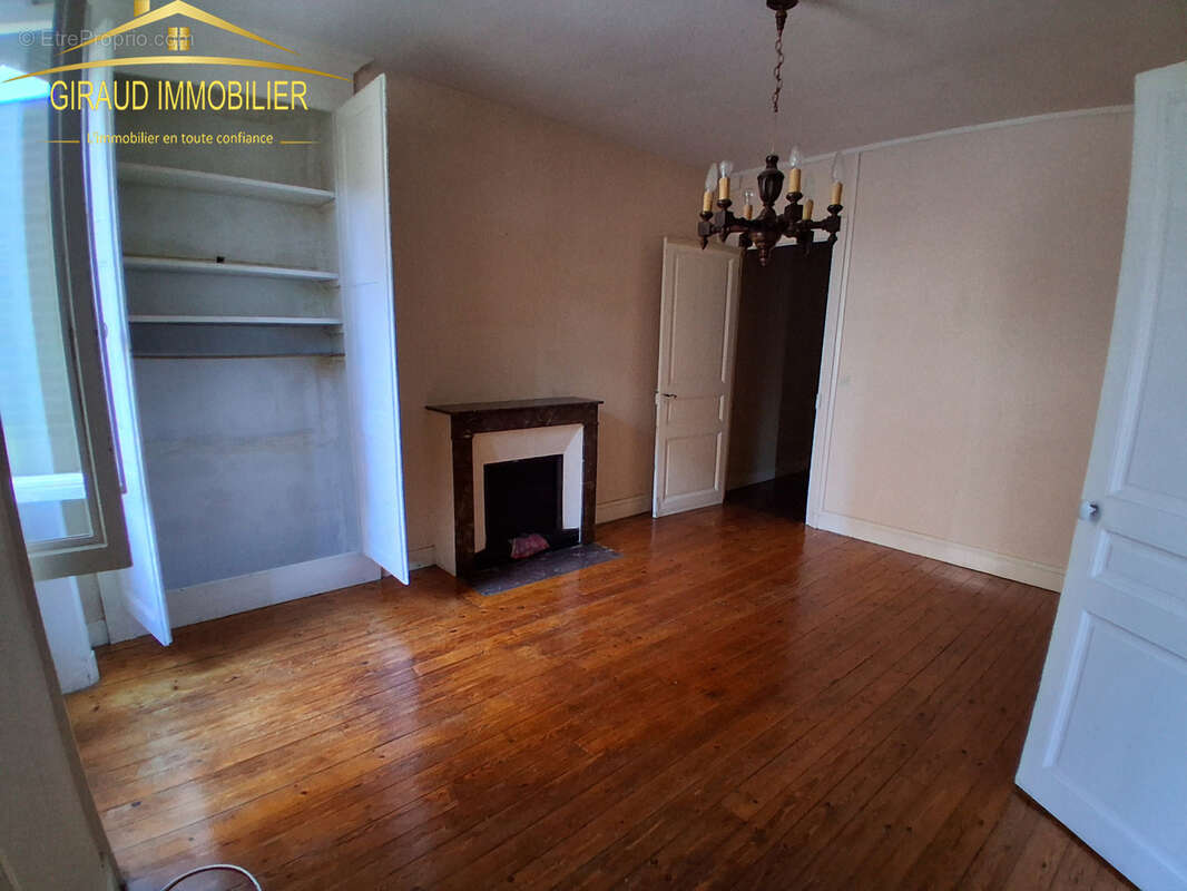 Appartement à CHARLIEU