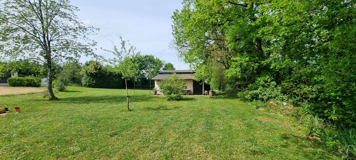 Terrain à VOUNEUIL-SOUS-BIARD