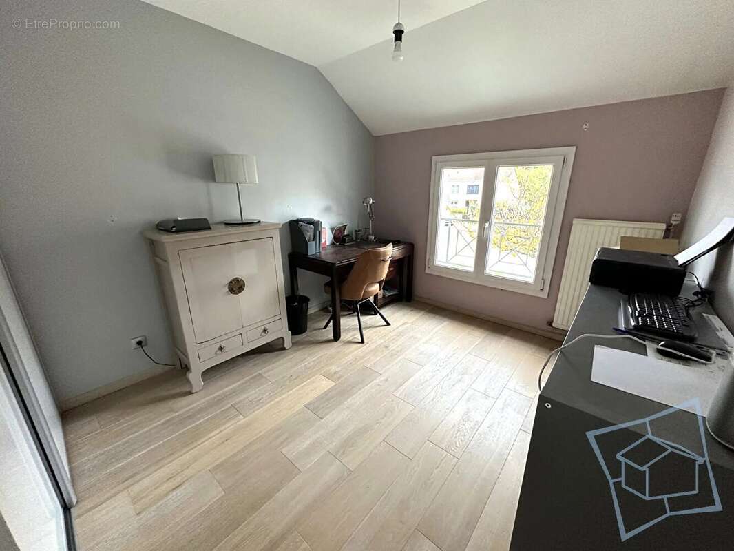 Maison à VOISINS-LE-BRETONNEUX