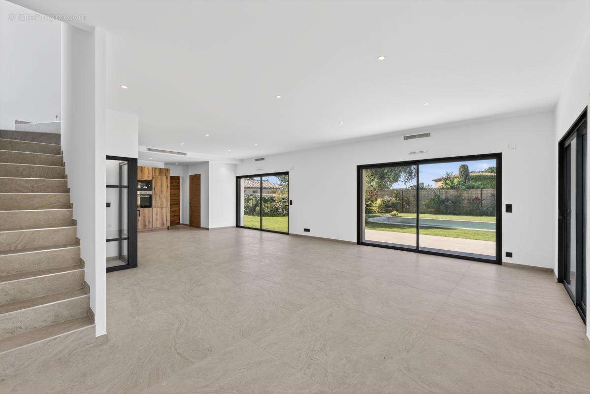 MOUGINS INTERNATIONAL : Villa Neuve avec Ascenseur en Domaine Privé - photo 6