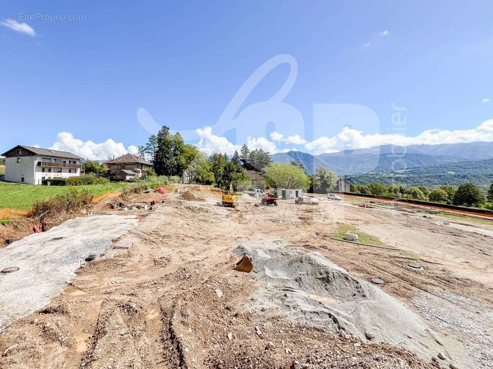 Terrain viabilisé (Lot 14) - Terrain à SAINT-PIERRE-D'ALBIGNY